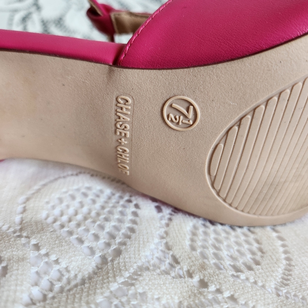 Chase and Chloe - Hot Pink Short Close toed Heel - (7.5) - Picture 3 of 9